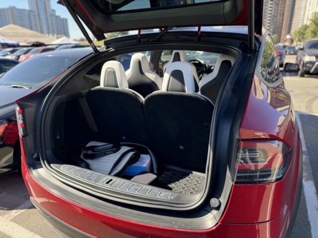 Красный Тесла Модель Х, объемом двигателя 0 л и пробегом 97 тыс. км за 36000 $, фото 10 на Automoto.ua