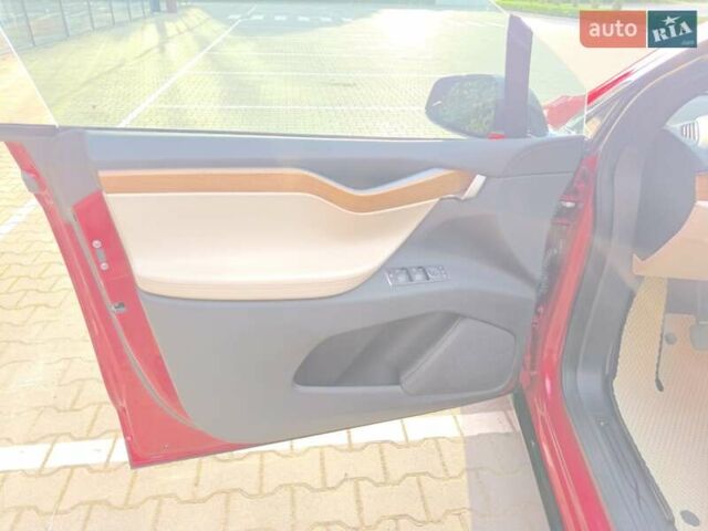 Красный Тесла Модель Х, объемом двигателя 0 л и пробегом 81 тыс. км за 26800 $, фото 23 на Automoto.ua