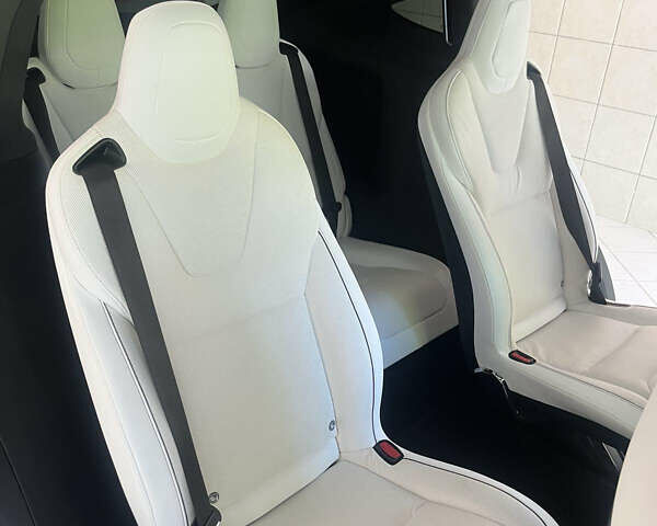 Красный Тесла Модель Х, объемом двигателя 0 л и пробегом 65 тыс. км за 49900 $, фото 11 на Automoto.ua