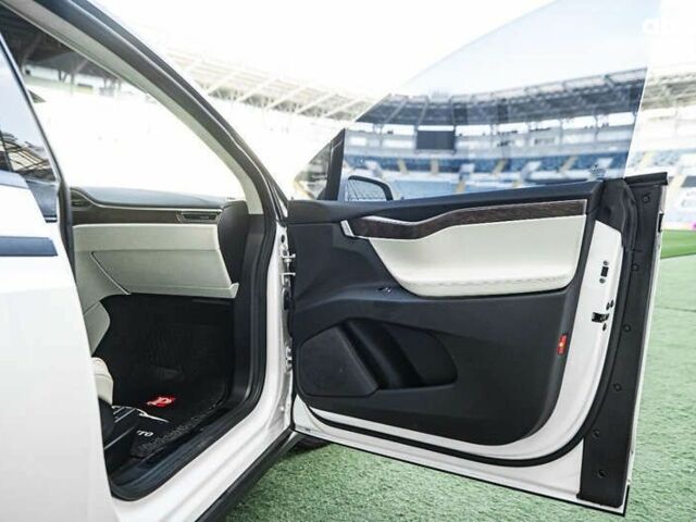 Тесла Модель Х, об'ємом двигуна 4.25 л та пробігом 78 тис. км за 29900 $, фото 16 на Automoto.ua