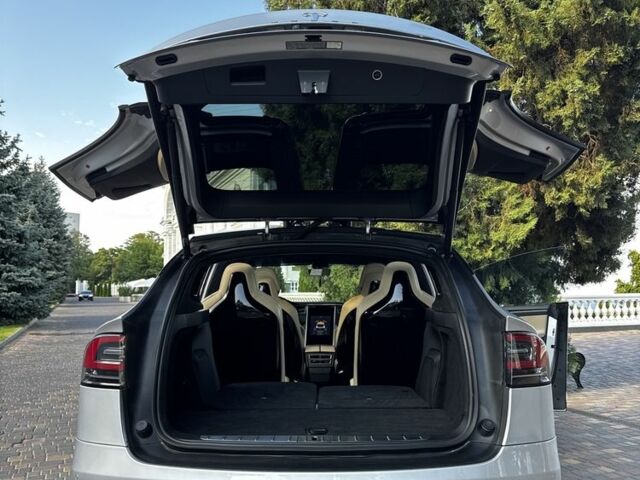 Серый Тесла Модель Х, объемом двигателя 0 л и пробегом 228 тыс. км за 18000 $, фото 13 на Automoto.ua