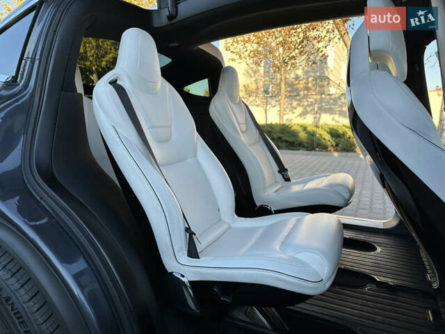 Серый Тесла Модель Х, объемом двигателя 0 л и пробегом 75 тыс. км за 25500 $, фото 4 на Automoto.ua