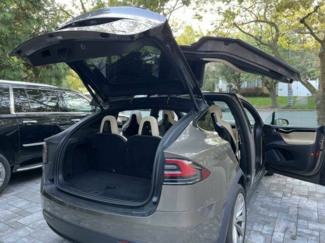 Серый Тесла Модель Х, объемом двигателя 0 л и пробегом 79 тыс. км за 18000 $, фото 15 на Automoto.ua