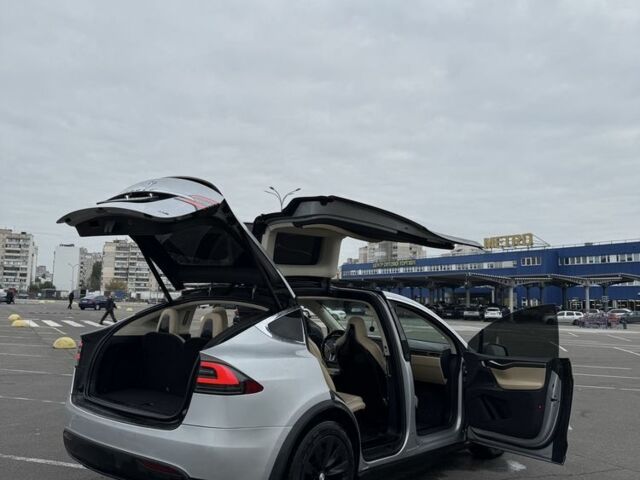 Серый Тесла Модель Х, объемом двигателя 0 л и пробегом 199 тыс. км за 19999 $, фото 4 на Automoto.ua