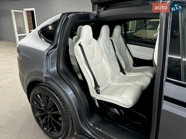 Серый Тесла Модель Х, объемом двигателя 0 л и пробегом 229 тыс. км за 24500 $, фото 22 на Automoto.ua
