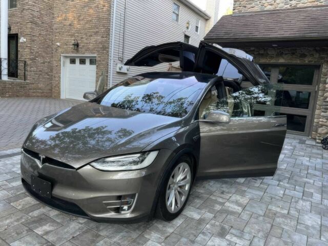 Серый Тесла Модель Х, объемом двигателя 0 л и пробегом 79 тыс. км за 18000 $, фото 3 на Automoto.ua