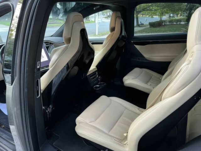 Серый Тесла Модель Х, объемом двигателя 0 л и пробегом 79 тыс. км за 18000 $, фото 11 на Automoto.ua