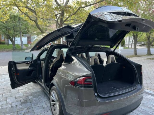 Серый Тесла Модель Х, объемом двигателя 0 л и пробегом 79 тыс. км за 18000 $, фото 16 на Automoto.ua
