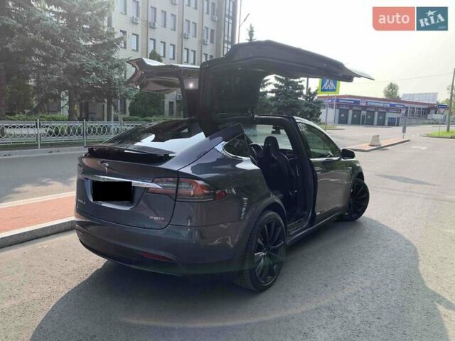 Серый Тесла Модель Х, объемом двигателя 0 л и пробегом 136 тыс. км за 28900 $, фото 19 на Automoto.ua