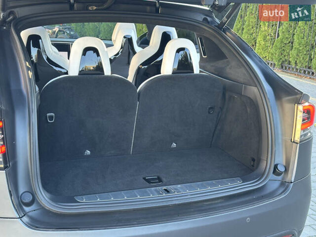 Серый Тесла Модель Х, объемом двигателя 0 л и пробегом 75 тыс. км за 25500 $, фото 33 на Automoto.ua