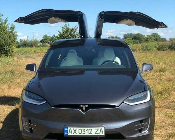 Серый Тесла Модель Х, объемом двигателя 0 л и пробегом 86 тыс. км за 37900 $, фото 2 на Automoto.ua