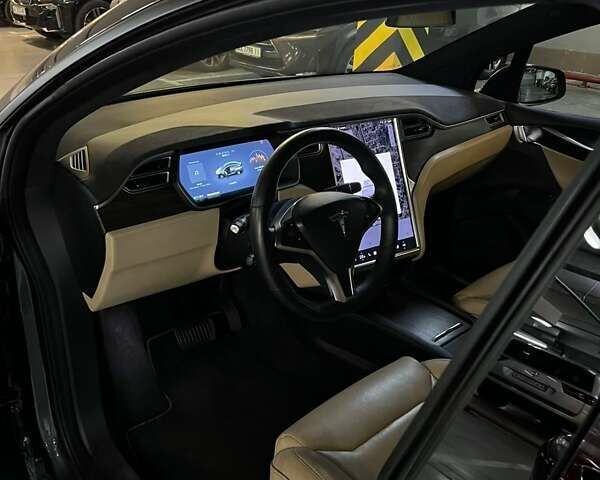 Серый Тесла Модель Х, объемом двигателя 0 л и пробегом 111 тыс. км за 22300 $, фото 3 на Automoto.ua