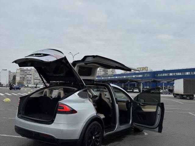 Серый Тесла Модель Х, объемом двигателя 0 л и пробегом 199 тыс. км за 19999 $, фото 5 на Automoto.ua