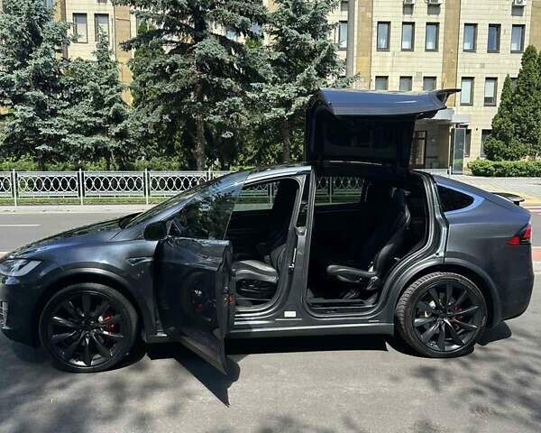 Серый Тесла Модель Х, объемом двигателя 0 л и пробегом 136 тыс. км за 28900 $, фото 26 на Automoto.ua