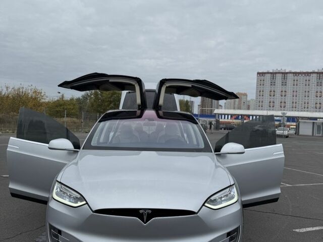 Серый Тесла Модель Х, объемом двигателя 0 л и пробегом 199 тыс. км за 19999 $, фото 6 на Automoto.ua