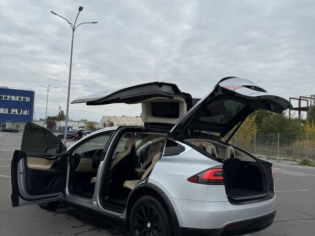 Серый Тесла Модель Х, объемом двигателя 0 л и пробегом 199 тыс. км за 19999 $, фото 3 на Automoto.ua