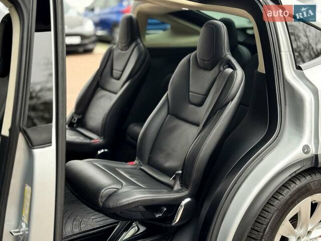 Серый Тесла Модель Х, объемом двигателя 0 л и пробегом 111 тыс. км за 20500 $, фото 14 на Automoto.ua