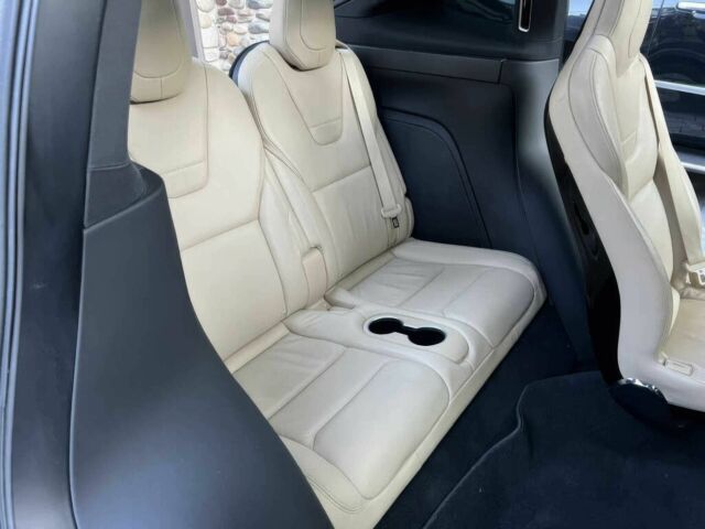 Серый Тесла Модель Х, объемом двигателя 0 л и пробегом 79 тыс. км за 18000 $, фото 13 на Automoto.ua