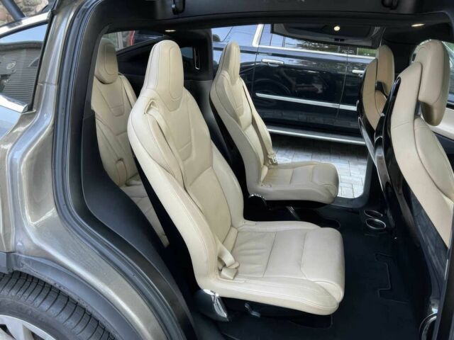 Серый Тесла Модель Х, объемом двигателя 0 л и пробегом 79 тыс. км за 18000 $, фото 9 на Automoto.ua