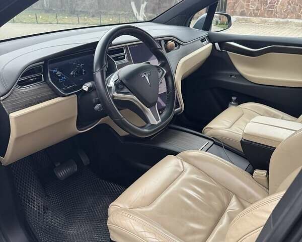 Серый Тесла Модель Х, объемом двигателя 0 л и пробегом 86 тыс. км за 19500 $, фото 6 на Automoto.ua