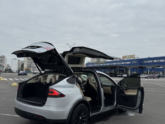 Серый Тесла Модель Х, объемом двигателя 0 л и пробегом 199 тыс. км за 19999 $, фото 2 на Automoto.ua