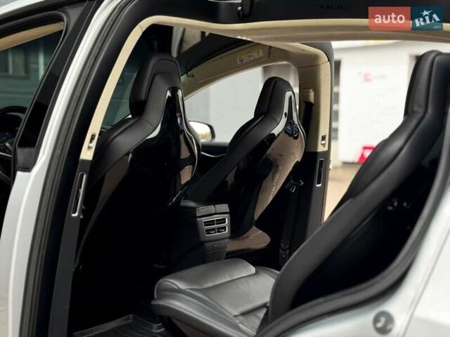 Серый Тесла Модель Х, объемом двигателя 0 л и пробегом 111 тыс. км за 20500 $, фото 17 на Automoto.ua