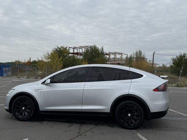 Серый Тесла Модель Х, объемом двигателя 0 л и пробегом 199 тыс. км за 19999 $, фото 16 на Automoto.ua