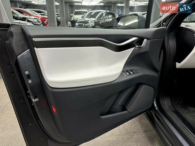 Серый Тесла Модель Х, объемом двигателя 0 л и пробегом 229 тыс. км за 24500 $, фото 15 на Automoto.ua