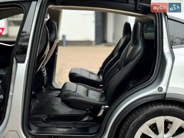 Серый Тесла Модель Х, объемом двигателя 0 л и пробегом 111 тыс. км за 20500 $, фото 16 на Automoto.ua