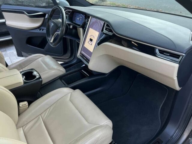 Серый Тесла Модель Х, объемом двигателя 0 л и пробегом 79 тыс. км за 18000 $, фото 6 на Automoto.ua