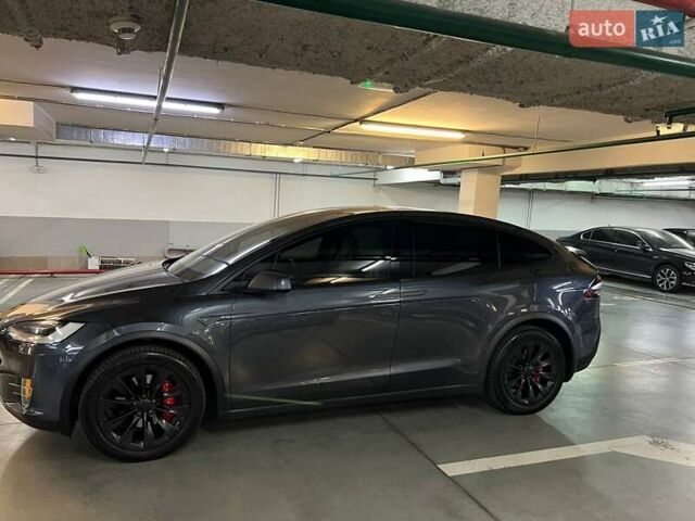 Серый Тесла Модель Х, объемом двигателя 0 л и пробегом 111 тыс. км за 22300 $, фото 2 на Automoto.ua