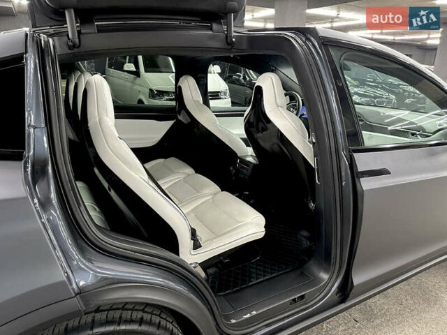 Серый Тесла Модель Х, объемом двигателя 0 л и пробегом 229 тыс. км за 24500 $, фото 21 на Automoto.ua