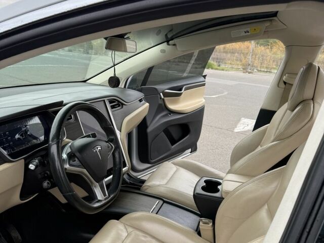 Серый Тесла Модель Х, объемом двигателя 0 л и пробегом 199 тыс. км за 19999 $, фото 7 на Automoto.ua