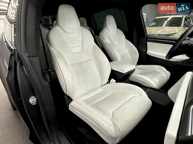 Серый Тесла Модель Х, объемом двигателя 0 л и пробегом 229 тыс. км за 24500 $, фото 26 на Automoto.ua