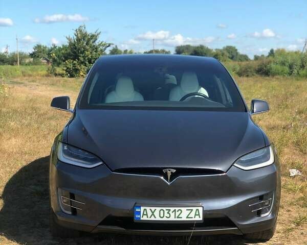 Серый Тесла Модель Х, объемом двигателя 0 л и пробегом 86 тыс. км за 37900 $, фото 7 на Automoto.ua