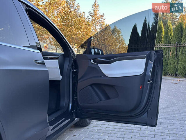 Серый Тесла Модель Х, объемом двигателя 0 л и пробегом 75 тыс. км за 25500 $, фото 57 на Automoto.ua