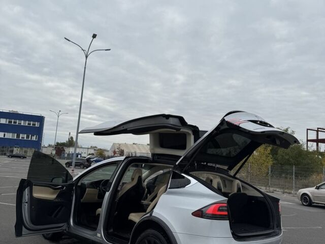 Серый Тесла Модель Х, объемом двигателя 0 л и пробегом 199 тыс. км за 19999 $, фото 1 на Automoto.ua