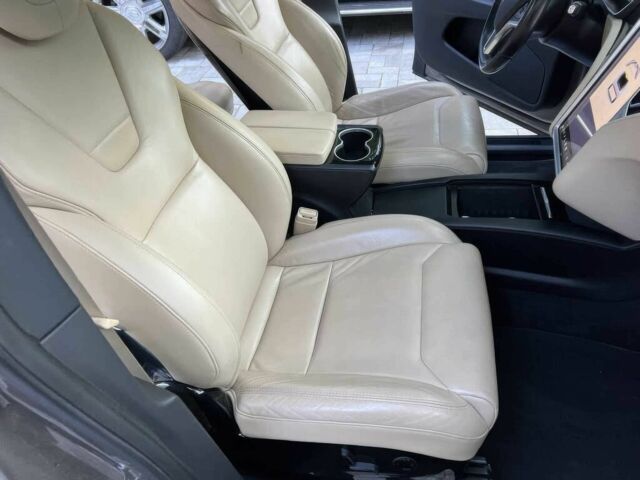 Серый Тесла Модель Х, объемом двигателя 0 л и пробегом 79 тыс. км за 18000 $, фото 7 на Automoto.ua