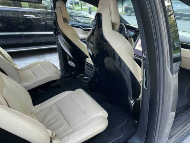 Серый Тесла Модель Х, объемом двигателя 0 л и пробегом 79 тыс. км за 18000 $, фото 10 на Automoto.ua