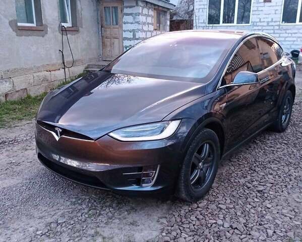 Серый Тесла Модель Х, объемом двигателя 0 л и пробегом 224 тыс. км за 18000 $, фото 1 на Automoto.ua