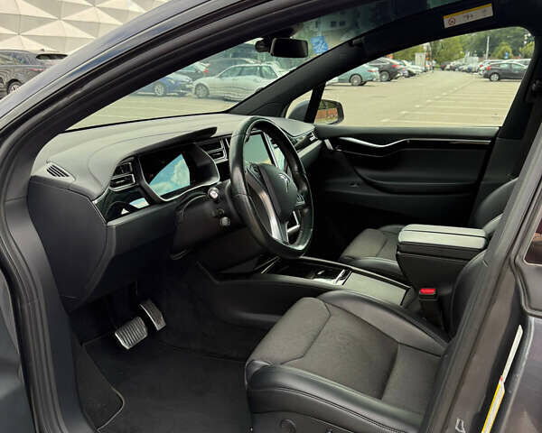 Серый Тесла Модель Х, объемом двигателя 0 л и пробегом 171 тыс. км за 22700 $, фото 7 на Automoto.ua