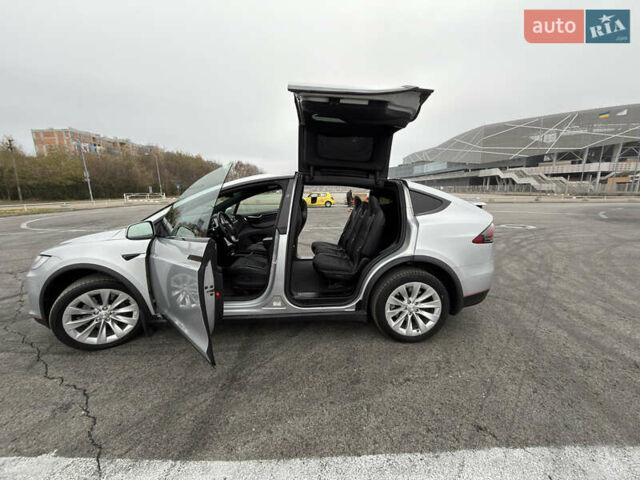 Серый Тесла Модель Х, объемом двигателя 0 л и пробегом 215 тыс. км за 21700 $, фото 52 на Automoto.ua
