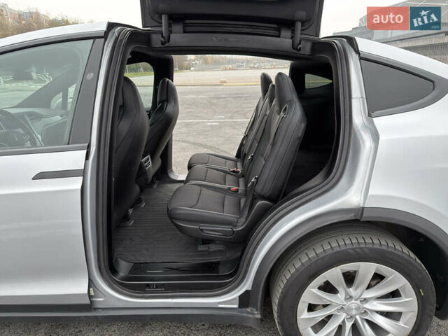 Серый Тесла Модель Х, объемом двигателя 0 л и пробегом 215 тыс. км за 21700 $, фото 49 на Automoto.ua