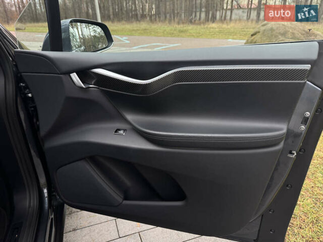 Серый Тесла Модель Х, объемом двигателя 0 л и пробегом 217 тыс. км за 20900 $, фото 13 на Automoto.ua