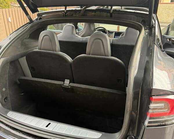 Серый Тесла Модель Х, объемом двигателя 0 л и пробегом 256 тыс. км за 21000 $, фото 13 на Automoto.ua