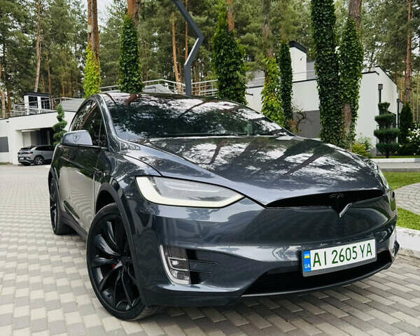 Серый Тесла Модель Х, объемом двигателя 0 л и пробегом 168 тыс. км за 25000 $, фото 2 на Automoto.ua