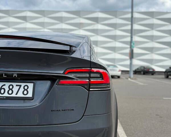 Серый Тесла Модель Х, объемом двигателя 0 л и пробегом 171 тыс. км за 22700 $, фото 12 на Automoto.ua