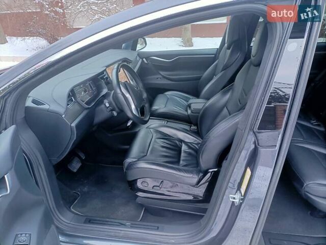 Серый Тесла Модель Х, объемом двигателя 0 л и пробегом 67 тыс. км за 25000 $, фото 13 на Automoto.ua