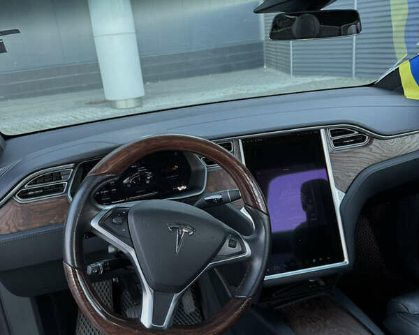 Серый Тесла Модель Х, объемом двигателя 0 л и пробегом 142 тыс. км за 41000 $, фото 10 на Automoto.ua