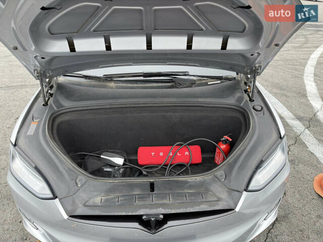 Серый Тесла Модель Х, объемом двигателя 0 л и пробегом 215 тыс. км за 21700 $, фото 56 на Automoto.ua